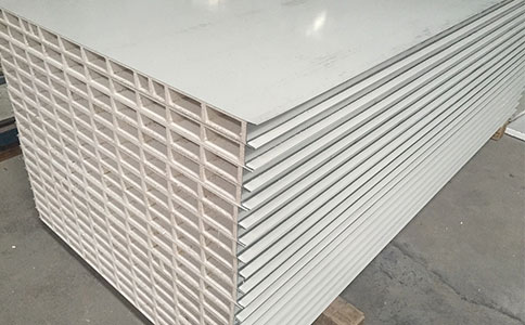 巖棉彩鋼夾心板使用時(shí)需注意什么事項(xiàng)？